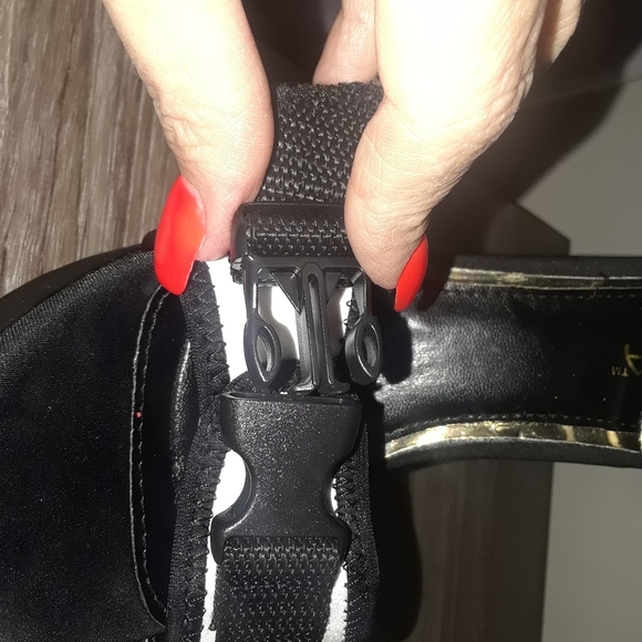 Shoes never worn outside - Picture 5 of 6